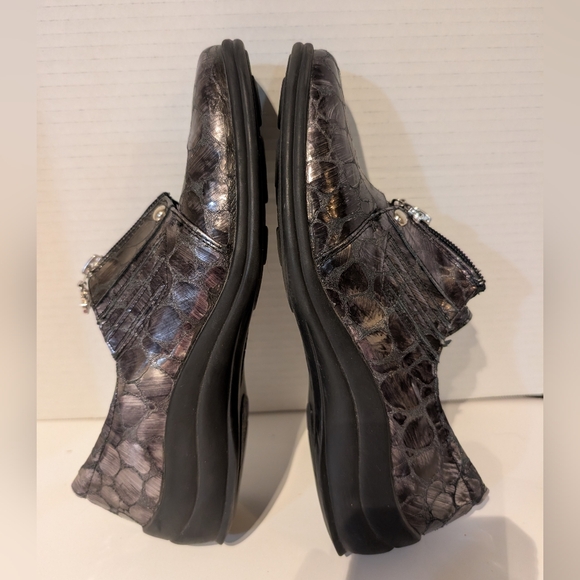 HELLE Black-Gray  Croc-Embossed Slip-On Shoes Sz. 38 EU / 7-8 US - Picture 11 of 14